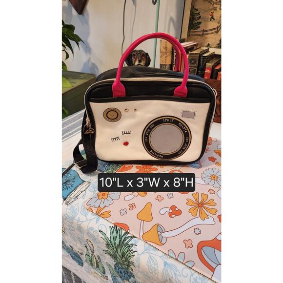 Betsey Johnson Paparazzi Lunch Tote Bag, Stylish Insulated Cooler, Chic & Fun - Picture 2 of 12